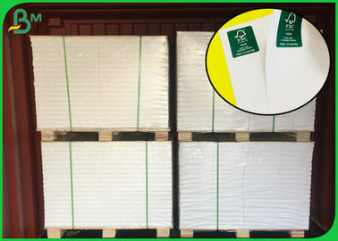 Rozmiar Dostosowana rolka papieru Jumbo, biała rolka papieru rolkowego Zatwierdzona przez FSC