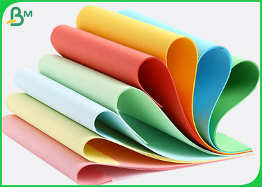 80GSM Czerwony Kolor Zielony Kolor Niepowlekany Bezdrzewny Papier Do DIY Origami