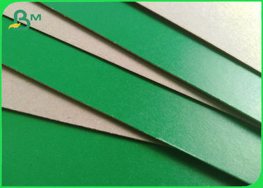 Wodoodporny arkusz kartonu o grubości 1,4 mm, zielony, lakierowany i wykończony na uchwyt na dokumenty A4