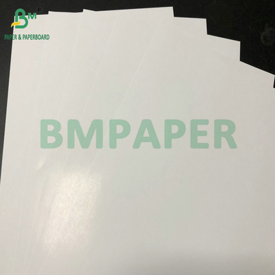 70gm 75gm Wysoka bieliwość C1S Błyskotliwy Papier o wysokiej odporności na mokro Do wytwarzania etykiet puszkowych