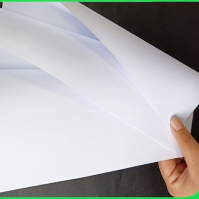 Gęstość 60 gsm - 120 gsm Wysoka białość104% Papier offsetowy do książek szkolnych