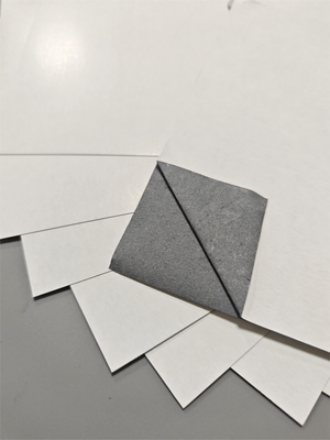 310 g Trwały, przyjazny dla środowiska, czarny rdzeń, błyszcząca powierzchnia, papier do gier 660x960 mm