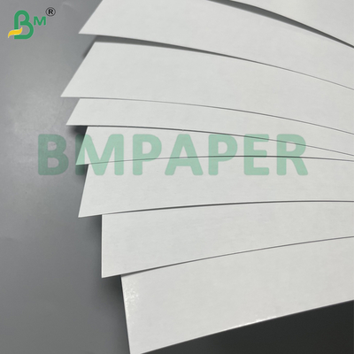 300gsm 320gsm 50*70cm Wysoka - Sztywność Dwustronnie Powlekany Połyskiem Czarny / Niebieski Rdzeń Papier do Kart do Gry