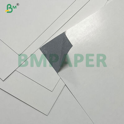 310gm Gładka odporność na składanie Czarny rdzeń TCG Cardstock do drukowania kart do gier
