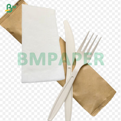 Bezpieczny dla żywności papier pakowy powlekany poliestrem o gramaturze 40 g / m2 + papier do pakowania sztućców z folii PE o gramaturze 9 g / m2