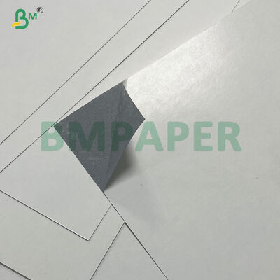 Gładki papier typu "black core" TCG o gramaturze 310 g/m² do produkcji kart do gry premium
