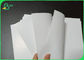 Biały gładki błyszczący papier powlekany o gramaturze 130 g / m2 w formacie A4 do druku cyfrowego