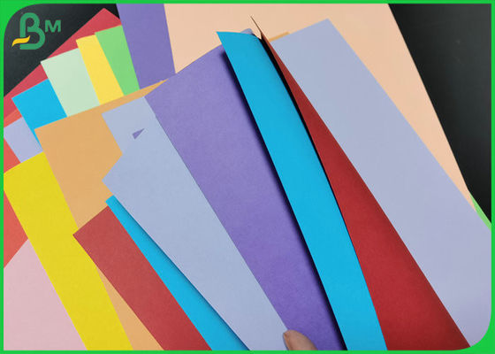 70gsm do 250gsm Różne kolory Puste arkusze wyświetlacza graficznego 70 * 100 cm