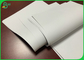 Biały, gładki papier bezdrzewny o gramaturze 50 g / m2, niepowlekany papier offsetowy 787 mm w rolce