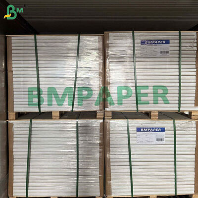 Papier do żywności ulicznej o gramaturze 300 g / m2 + 15 PE Odporny na tłuszcz do produkcji tacek na żywność 594 x 841 mm